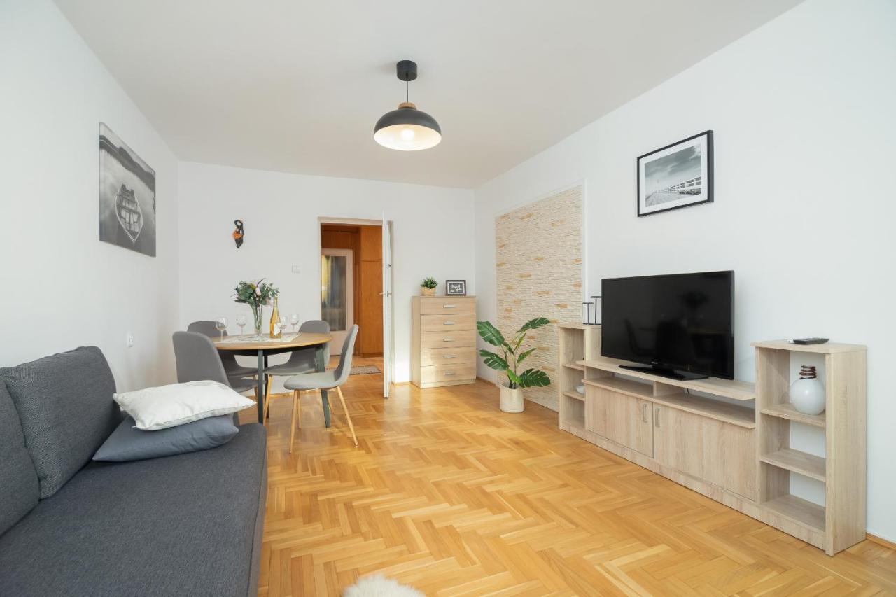 Jozefinska Apartment With Balcony Cracow By Noclegi Renters Kraków Exteriör bild