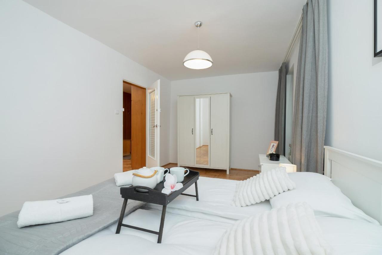 Jozefinska Apartment With Balcony Cracow By Noclegi Renters Kraków Exteriör bild